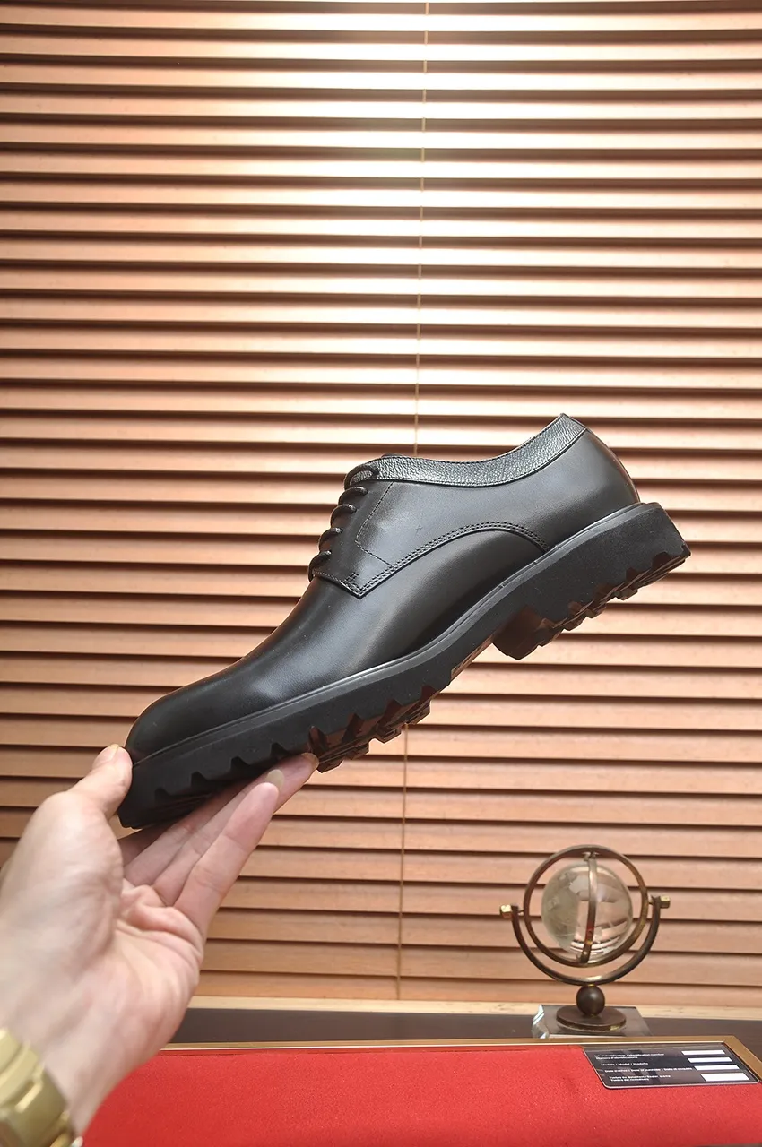 Men's men's shoes 💰560💶 [LV] (original single cowhide lining) 🍀LV's latest genuine leather business suit shoes are launched simultaneously on the official website. The first-layer cowhide imported from Italy is made of heavy gold, 💥1:1 rubber outsole from the official website. Versatile to wear, high-end without losing class, and the color combination is extraordinary. This four-season style is alluring when worn on your feet, showing off your big-name flair. Standard code 38-44 (45 customized)